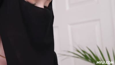 Hijab MYLFs Violet Voss